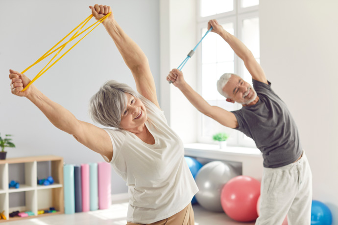 Entrenamiento de fuerza en gimnasio, el mejor tipo de ejercicio para perder peso de forma efectiva.