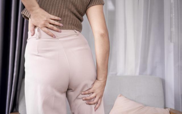 Mujer con hormigueo en el cuerpo