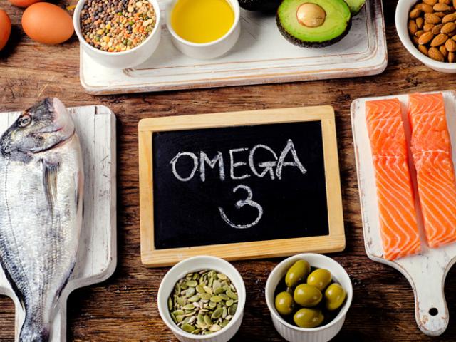 mesa con alimentos con omega 3